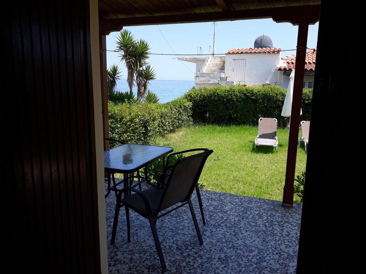Beach Bungalows Kypseli Екстер'єр фото